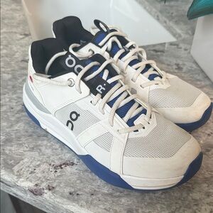 On The Roger Youth shoes